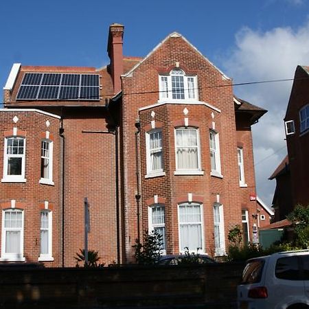 One Helena Road Serviced Apartments Southsea Eksteriør bilde